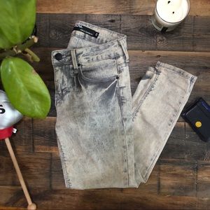 BDG acid wash skinny jeans